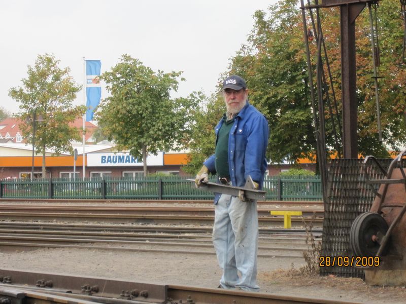 2009-09-28, Museumsbahn Weichenbau045.JPG